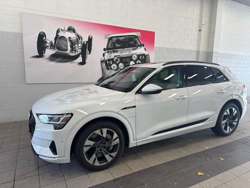 2022 Audi e-tron Premium
