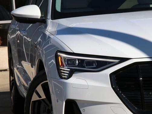2022 Audi e-tron Premium