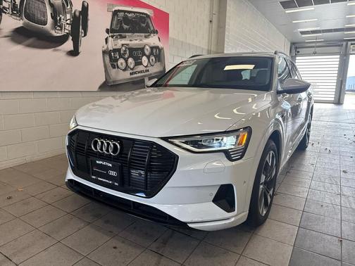 2022 Audi e-tron Premium