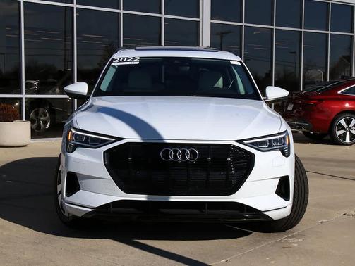 2022 Audi e-tron Premium