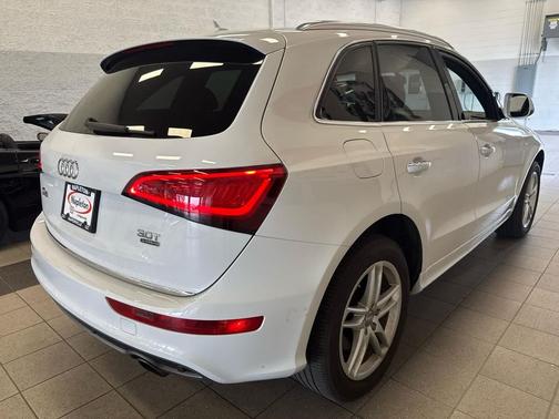 Glacier White Metallic 2017 Audi Q5 3.0T Premium Plus