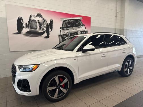 Arkona White 2024 Audi Q5 45 S line Premium Plus