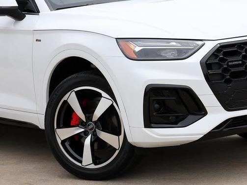 Arkona White 2024 Audi Q5 45 S line Premium Plus