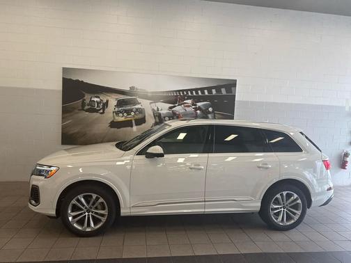Carrara White 2025 Audi Q7 55 Premium Plus