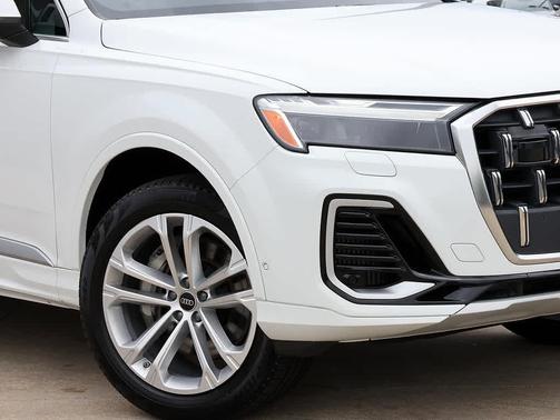 Carrara White 2025 Audi Q7 55 Premium Plus