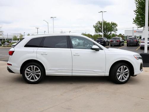Carrara White 2025 Audi Q7 55 Premium Plus