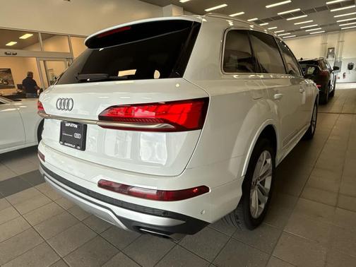 Carrara White 2025 Audi Q7 55 Premium Plus