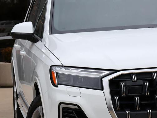 Carrara White 2025 Audi Q7 55 Premium Plus