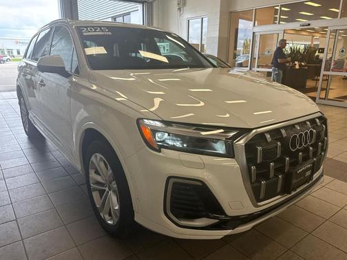 Carrara White 2025 Audi Q7 55 Premium Plus