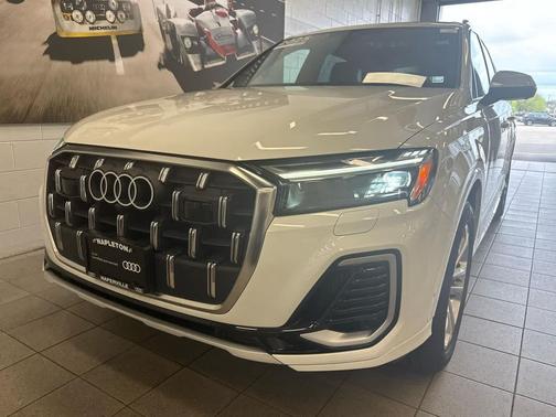 Carrara White 2025 Audi Q7 55 Premium Plus