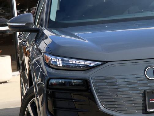 2025 Audi Q6 e-tron Premium Plus quattro