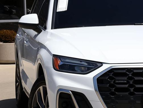 Ibis White 2022 Audi Q5 45 S line Premium