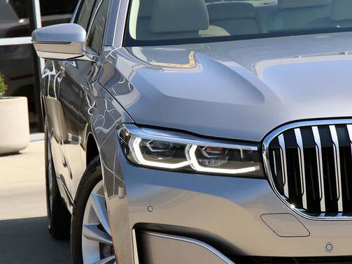 2022 BMW 740 i xDrive