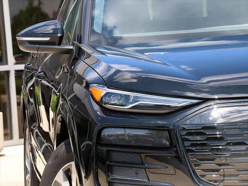 2025 Audi Q6 e-tron Premium quattro