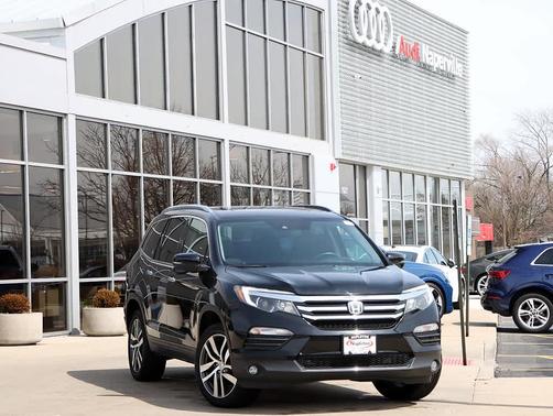 Crystal Black Pearl 2018 Honda Pilot Touring