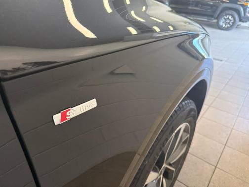 Mythos Black Metallic 2024 Audi Q5 45 S line Premium Plus
