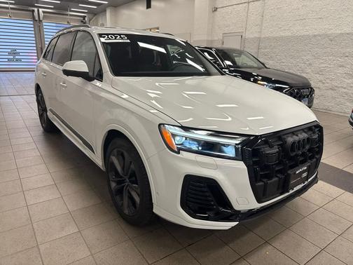 2025 Audi Q7 55 Premium Plus