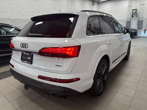 2025 Audi Q7 55 Premium Plus