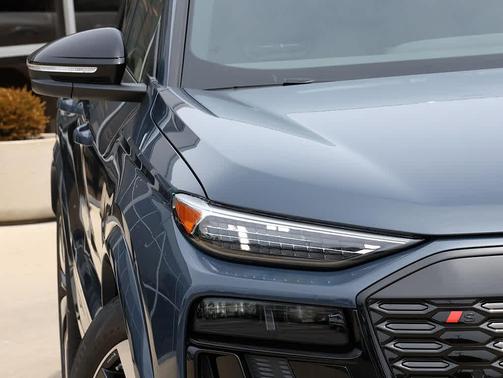 Plasma Blue Metallic 2027 Audi SQ6 e-tron Prestige