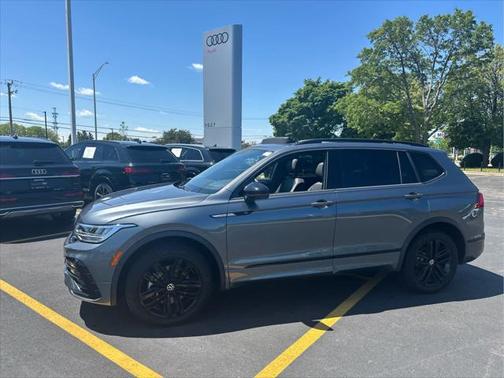 2022 Volkswagen Tiguan 2.0T SE R-Line Black 4MOTION