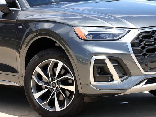 Daytona Gray Pearl Effect 2024 Audi Q5 45 S line Premium Plus
