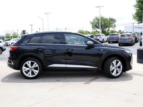 Mythos Black Metallic 2023 Audi Q4 e-tron Premium Plus 50 quattro