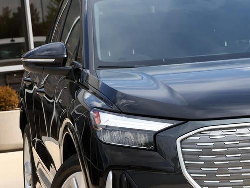 Mythos Black Metallic 2023 Audi Q4 e-tron Premium Plus 50 quattro