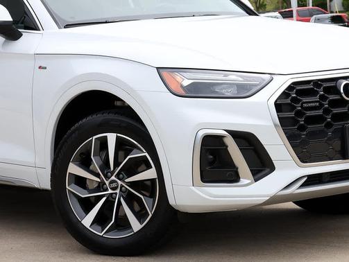 Glacier White Metallic 2023 Audi Q5 45 S line Premium Plus