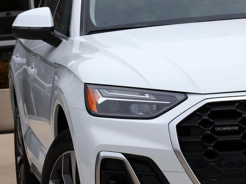 Glacier White Metallic 2023 Audi Q5 45 S line Premium Plus