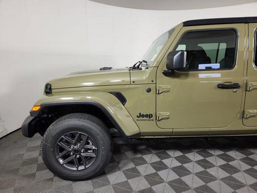 2025 Jeep Gladiator Sport S