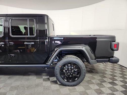 2025 Jeep Gladiator Nighthawk