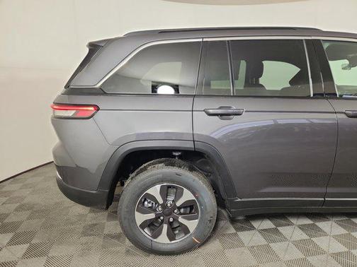 2025 Jeep Grand Cherokee 4xe Base