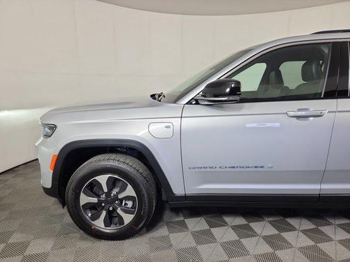 2025 Jeep Grand Cherokee 4xe Base
