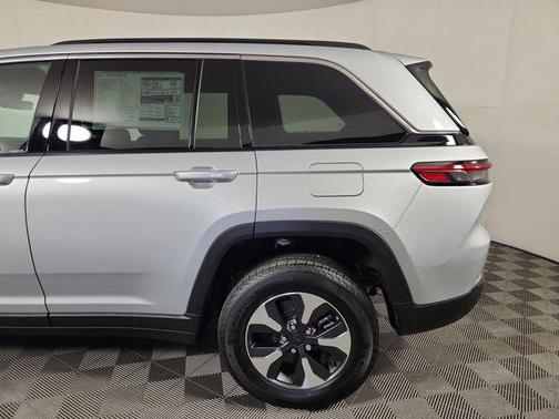 2025 Jeep Grand Cherokee 4xe Base