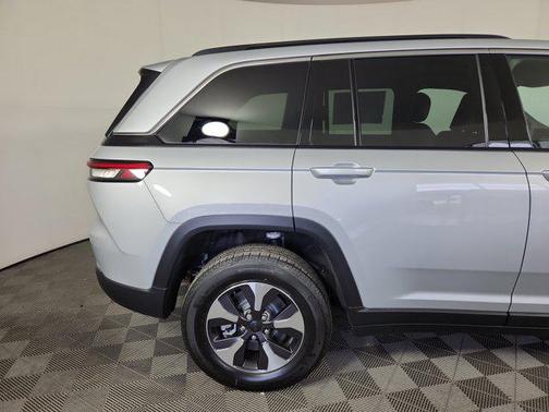 2025 Jeep Grand Cherokee 4xe Base