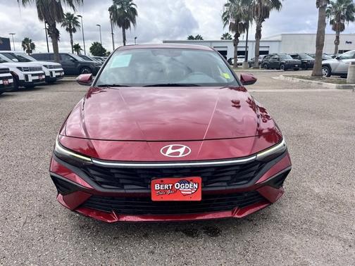2024 Hyundai ELANTRA SE