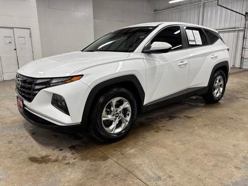 White 2022 Hyundai TUCSON SE