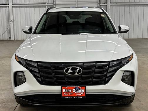 White 2022 Hyundai TUCSON SEL