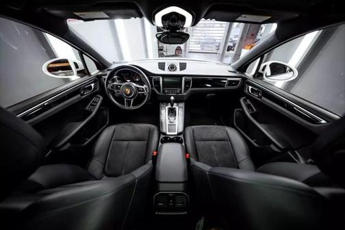 2017 Porsche Macan Base