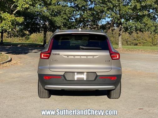 2023 Volvo XC40 B5 Plus Bright Theme