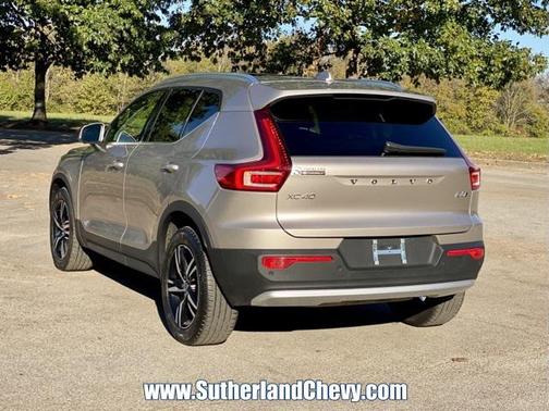 2023 Volvo XC40 B5 Plus Bright Theme