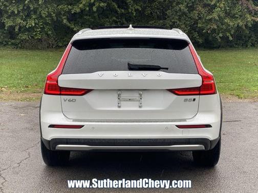 2024 Volvo V60 Cross Country B5 Plus