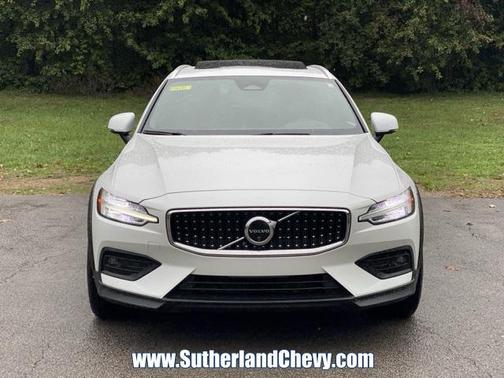 2024 Volvo V60 Cross Country B5 Plus