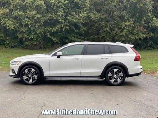 2024 Volvo V60 Cross Country B5 Plus