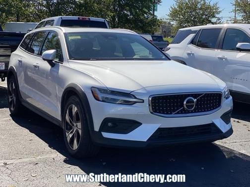 2024 Volvo V60 Cross Country B5 Plus