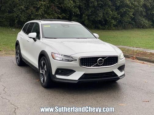 2024 Volvo V60 Cross Country B5 Plus