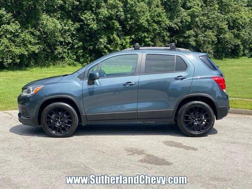 Shadow Gray Metallic 2022 Chevrolet Trax LT
