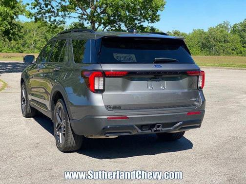 Gray Metallic 2025 Ford Explorer ST-Line