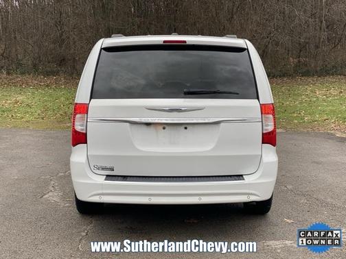 2014 Chrysler Town & Country Touring-L