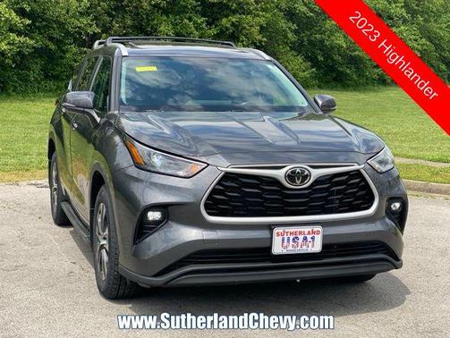 Magnetic Gray Metallic 2023 Toyota Highlander XLE